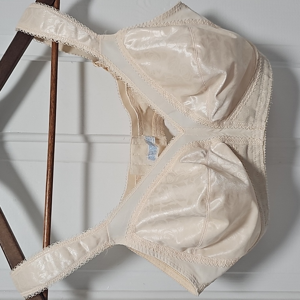 Playtex Cream Satin Bra 18 Hour 40C